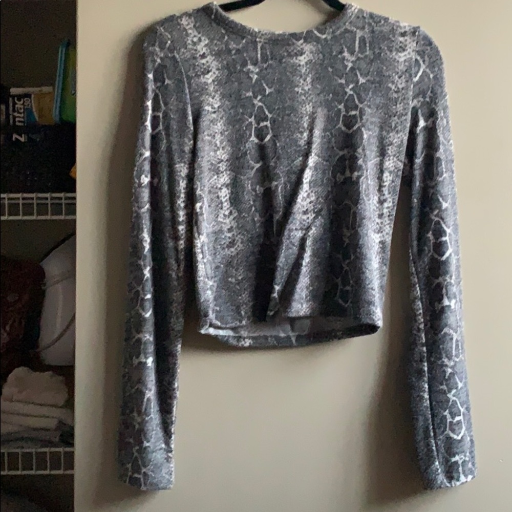 Snakeskin grey top